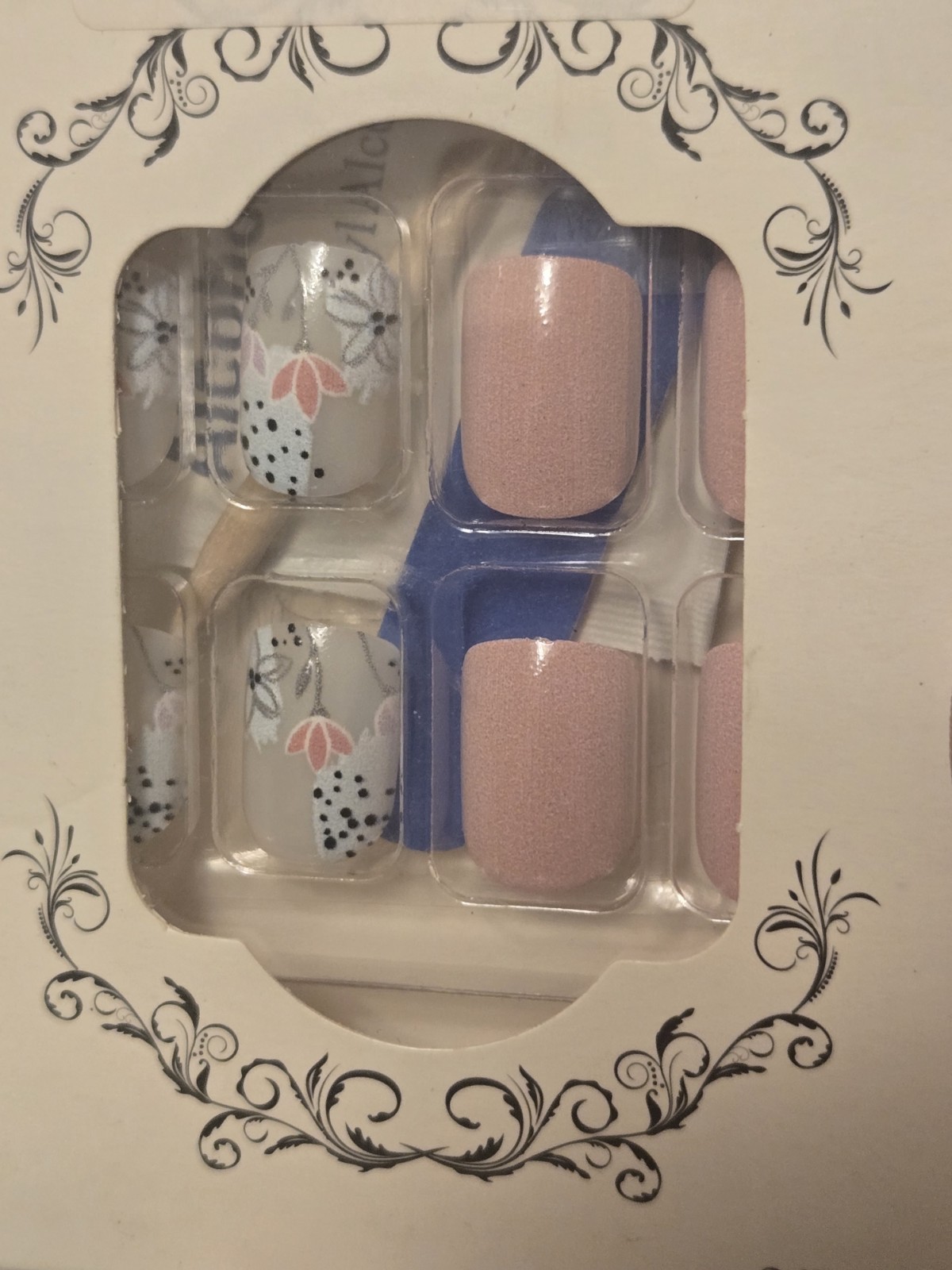 Uñas Postizas Decoradas Fácil De Poner/ Decorated false nails—easy to apply