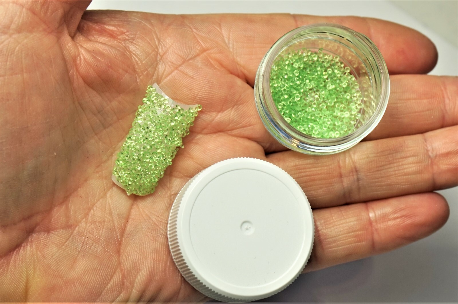 PREMIUM GREEN CRYSTALS FOR NAILS 1000 Pixiecrystals Nail Art Small Gift