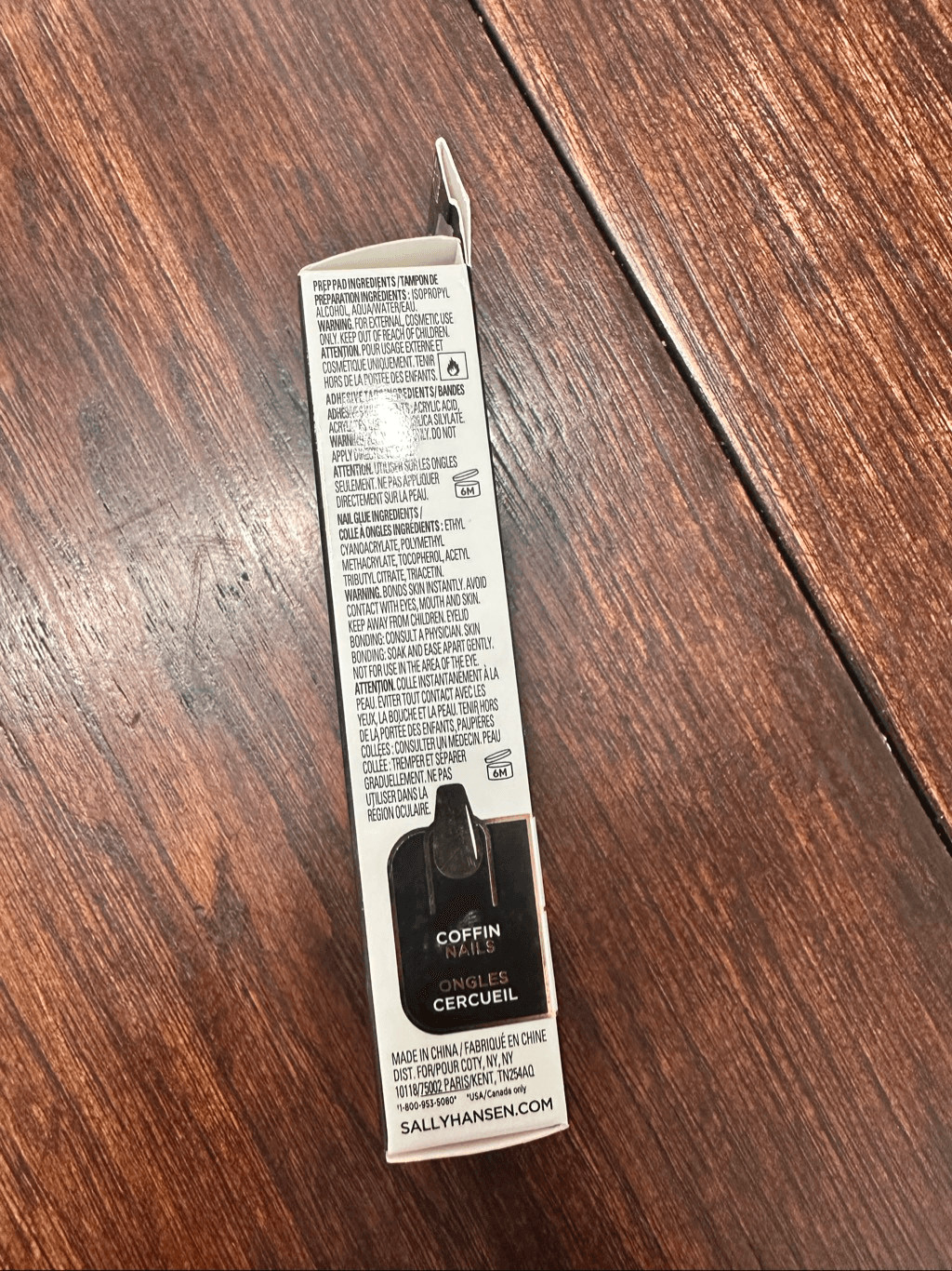 Sally Hansen Salon Manicure 24 Press on Nails With Glue Coffin Black/Green Leaf