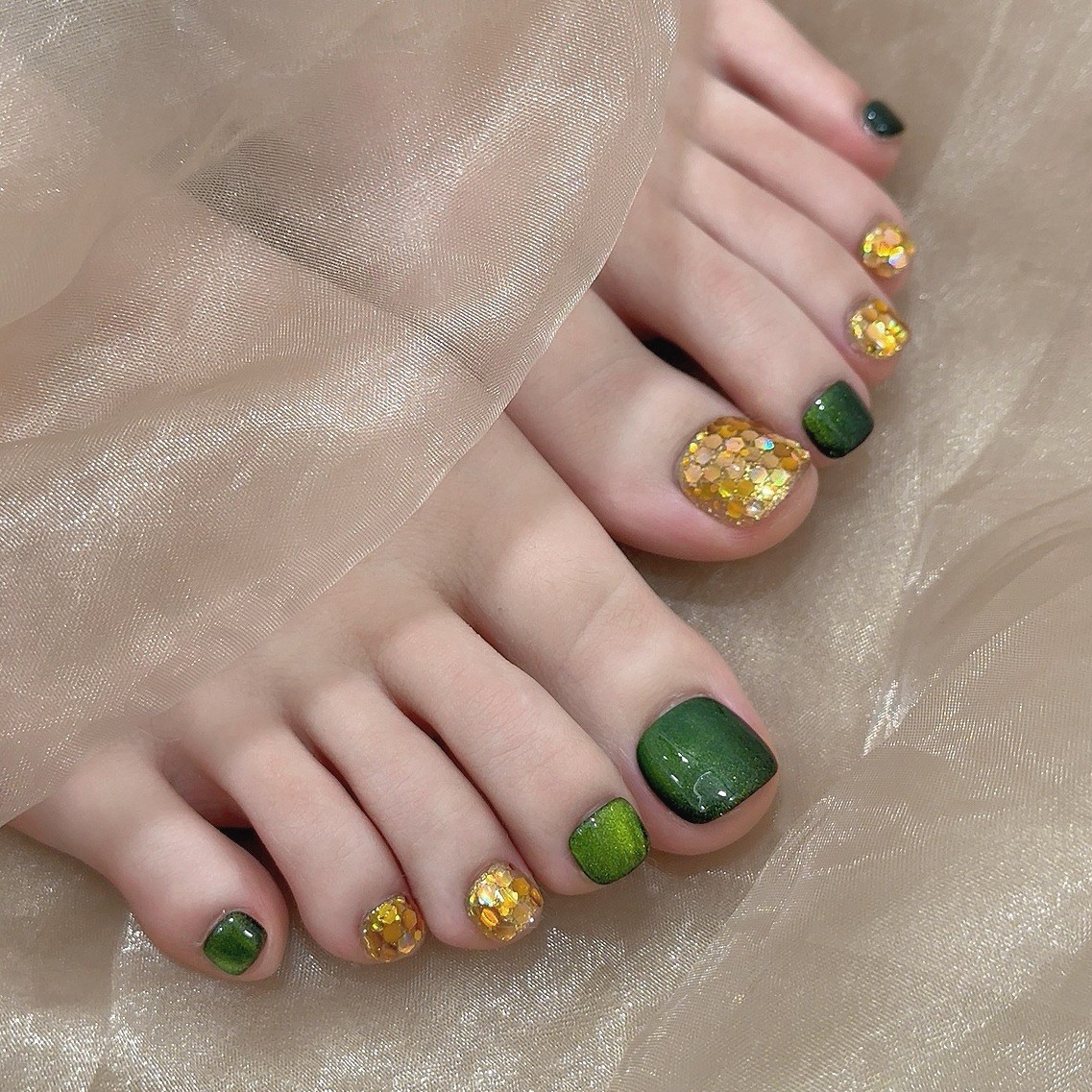 12Pcs Green Cat Eye Glitter toenails Press On Nails Waterproof For Beach & Daily