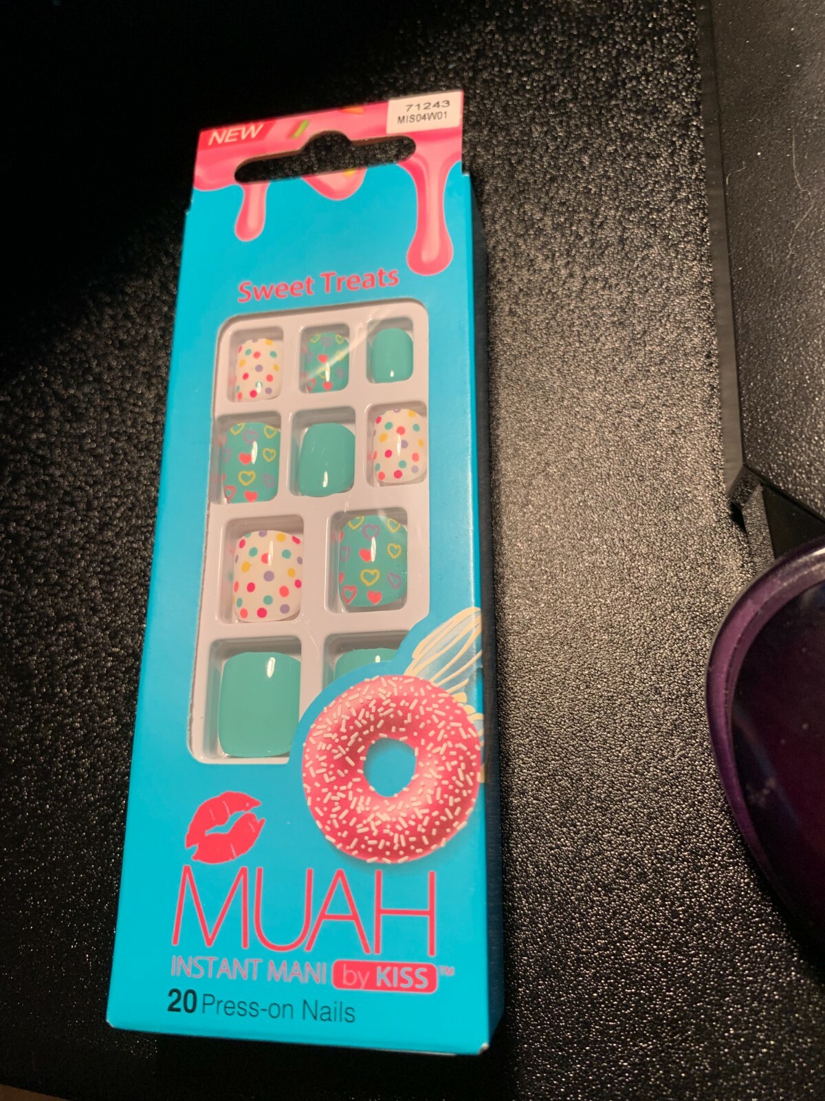 Kiss Muah Nails Blue hearts and sprinkles Sweet Treats 20 press on nails Kids