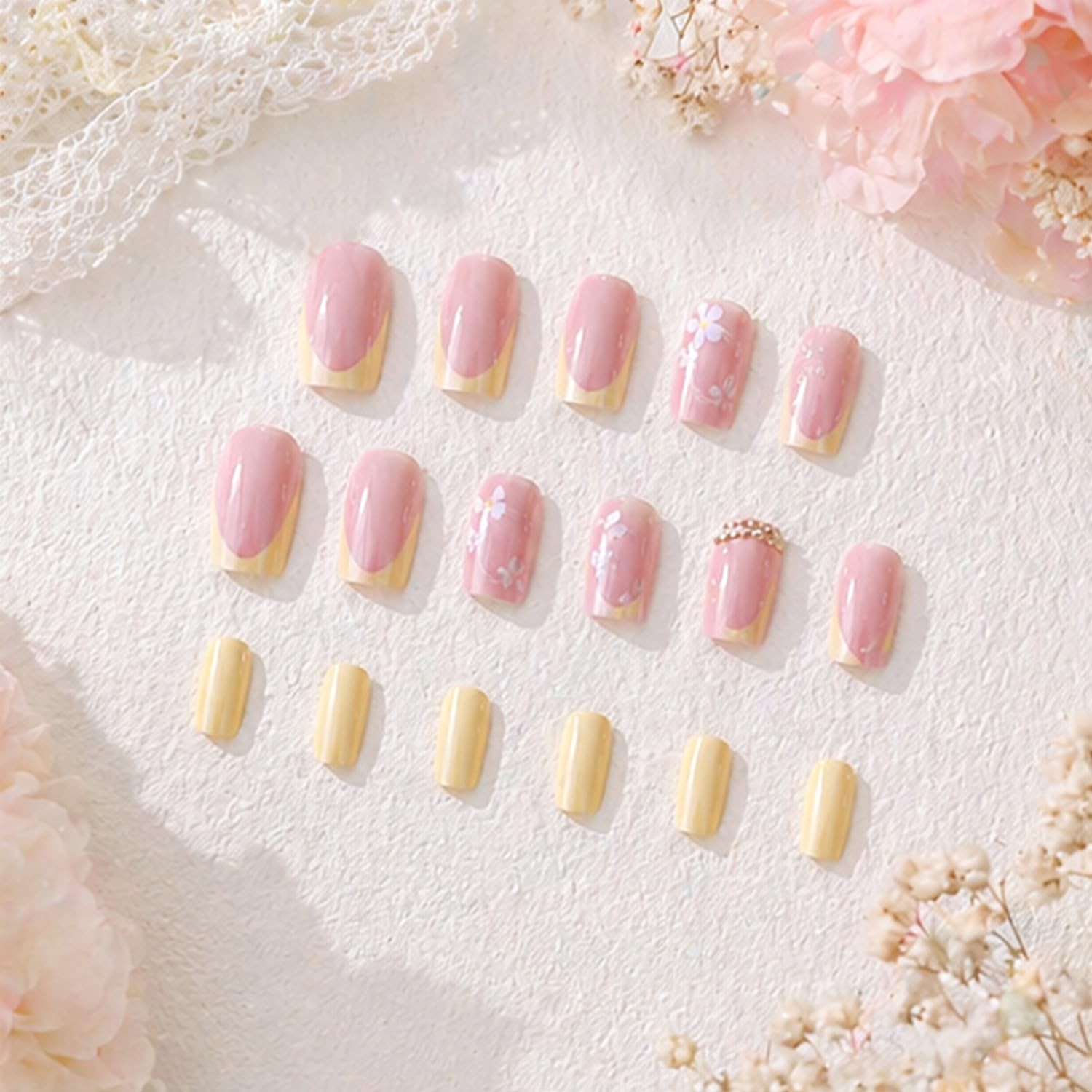 24Pcs White Flower Press on Nails Short Square Yellow French Tip Fake Nails w…