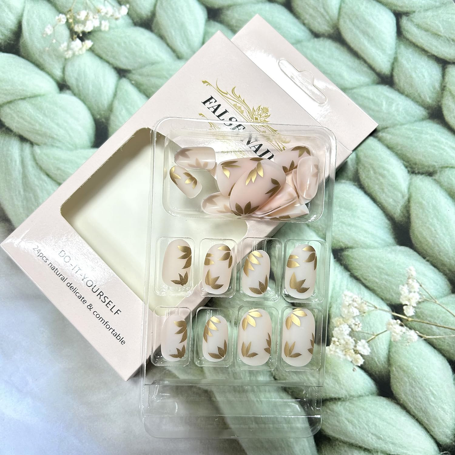 Press on Nails Short Length Almond Shaped Artificial Acrylic Fingernails Gold Le