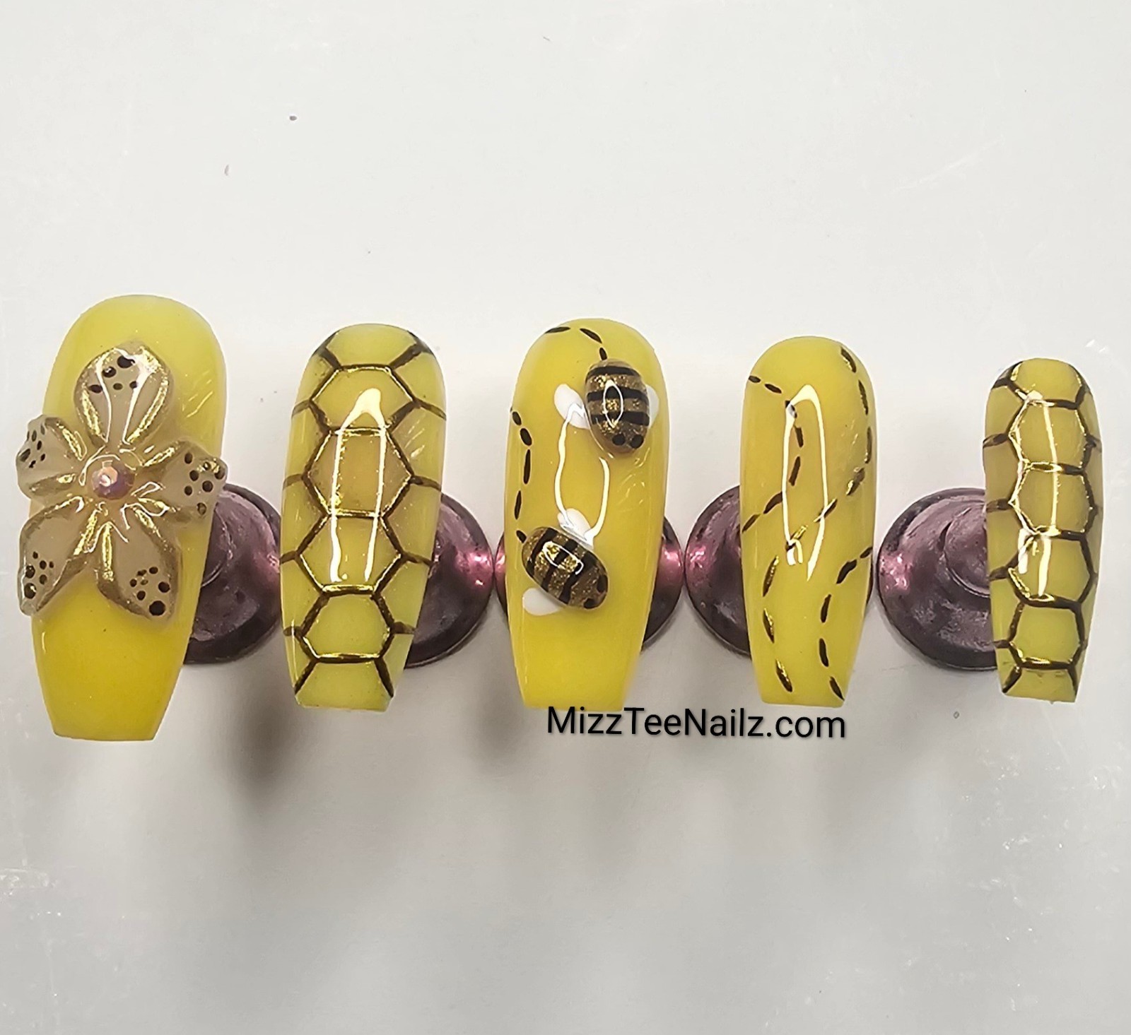 Press-On Nail Set #84: Bee Happy