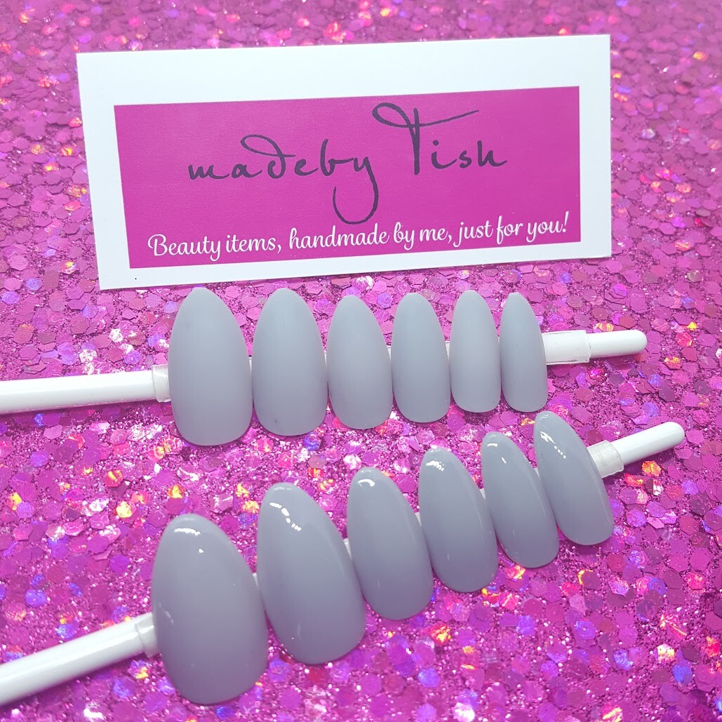 Ready To Wear – Steel A Fan | Light Gray | Coffin or Stiletto Nail Set Press Ons