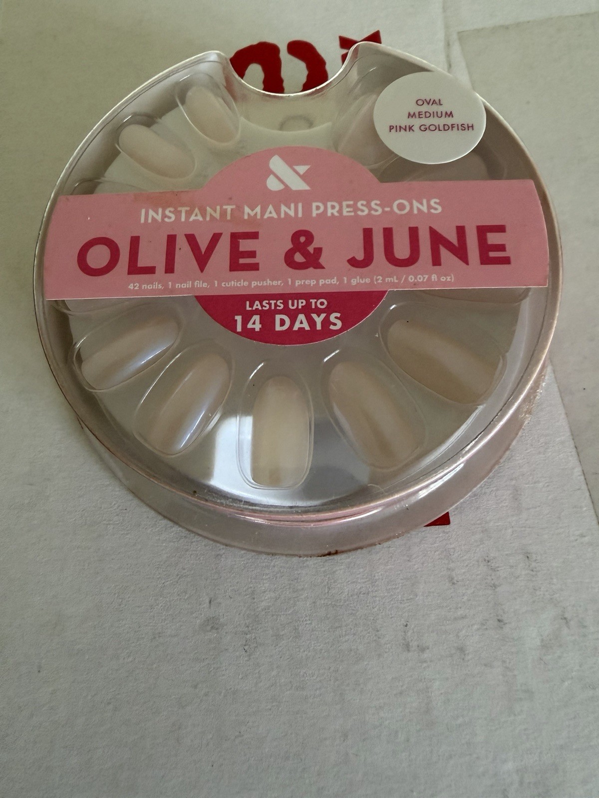 Press On Nails – Olive & June Instant Mani Oval Medium Pink Goldfish