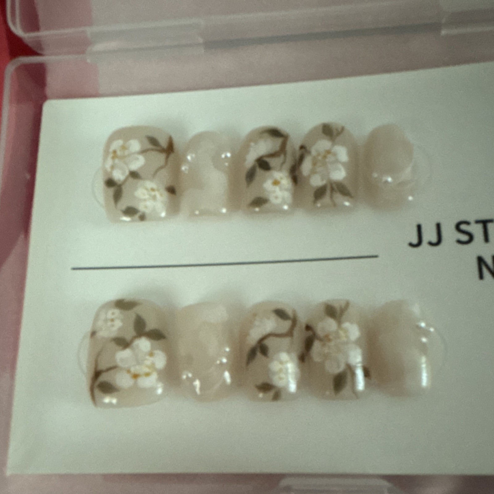 JJ Stunning Nails Press-On Nails Beige White Brown Floral 3D Square
