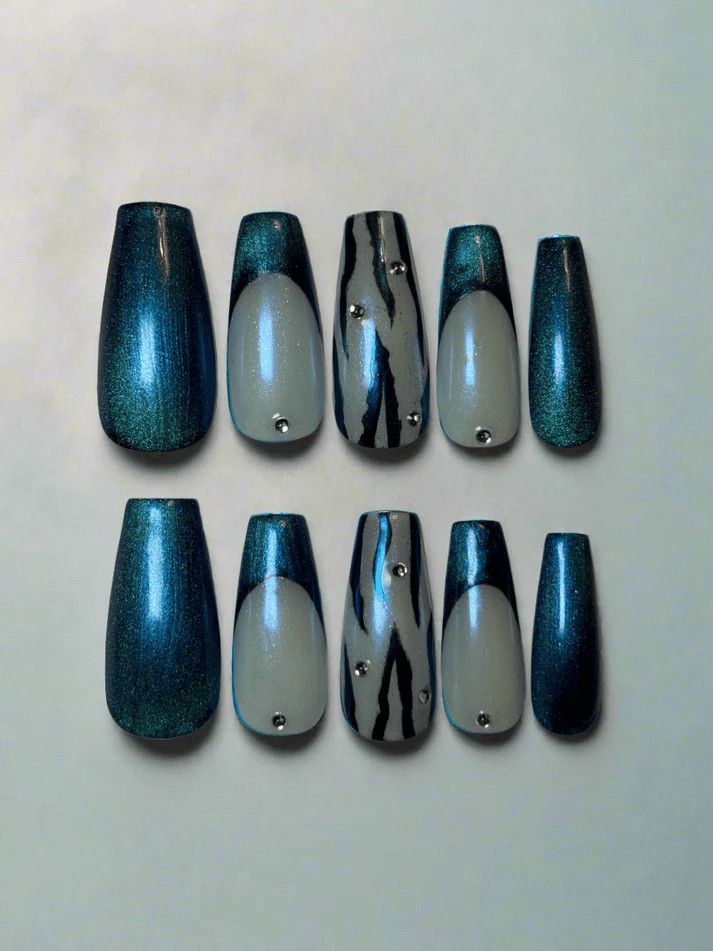 Arctic Abyss – Chrome & Cat Eye Handmade Press-On Nails