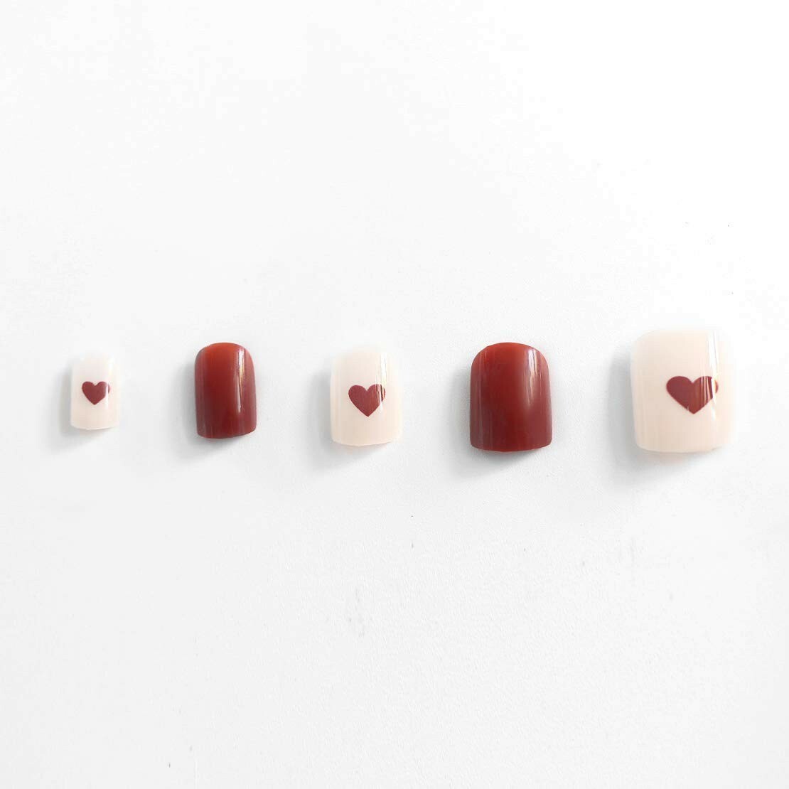 Yemruode 24 Pieces of Oval Short Press on Nails with Adhesive Tabs Easy to Use