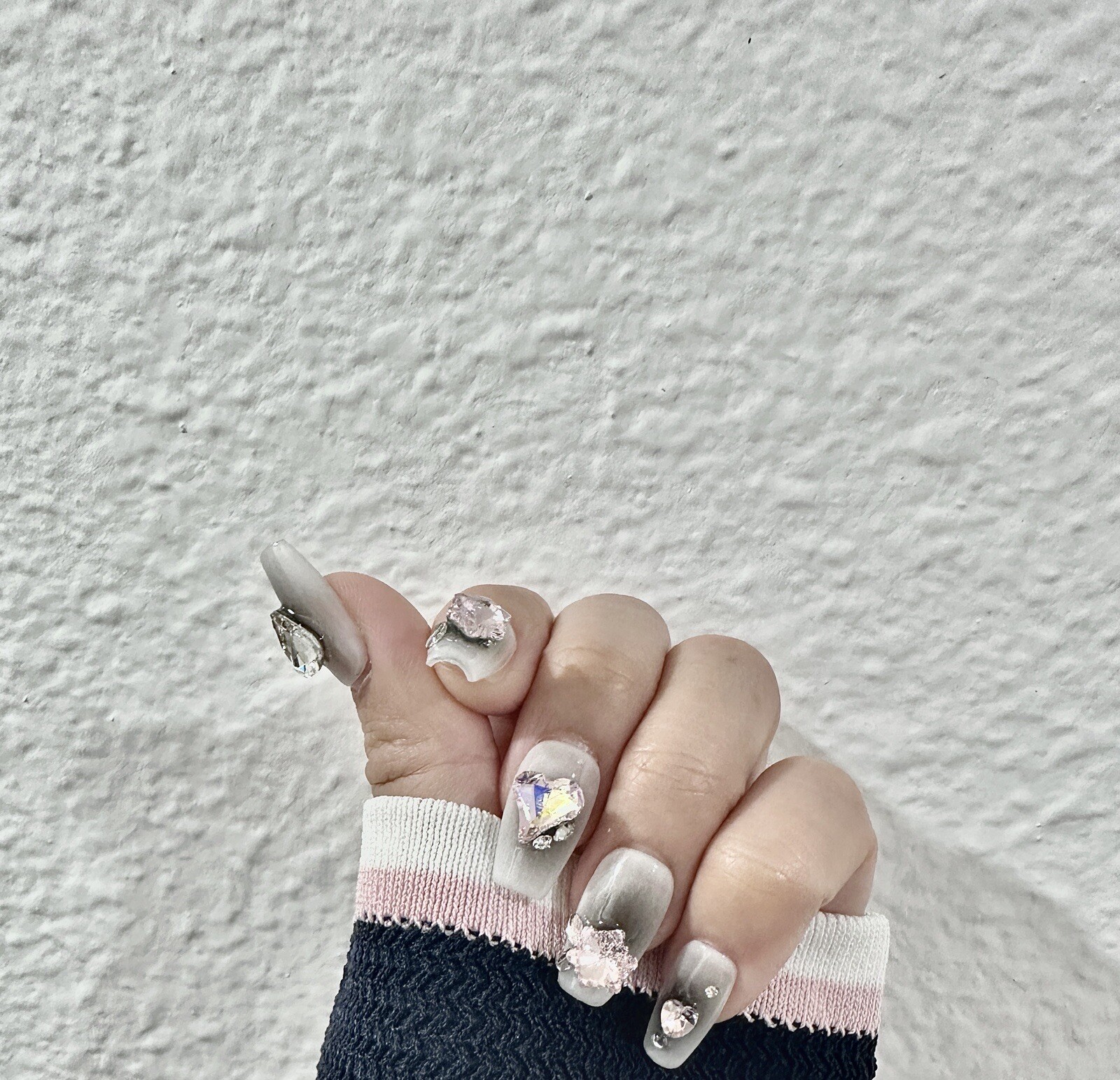 press on nails handmade Pink And Gray Diamond Heart Medium Coffin XS S M