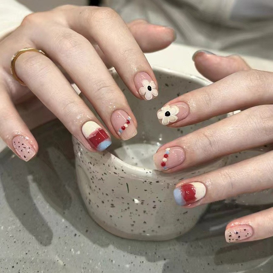 48pcs Short Oval Press on Nails, Nude Base Red White Floral Dot Casual Nails