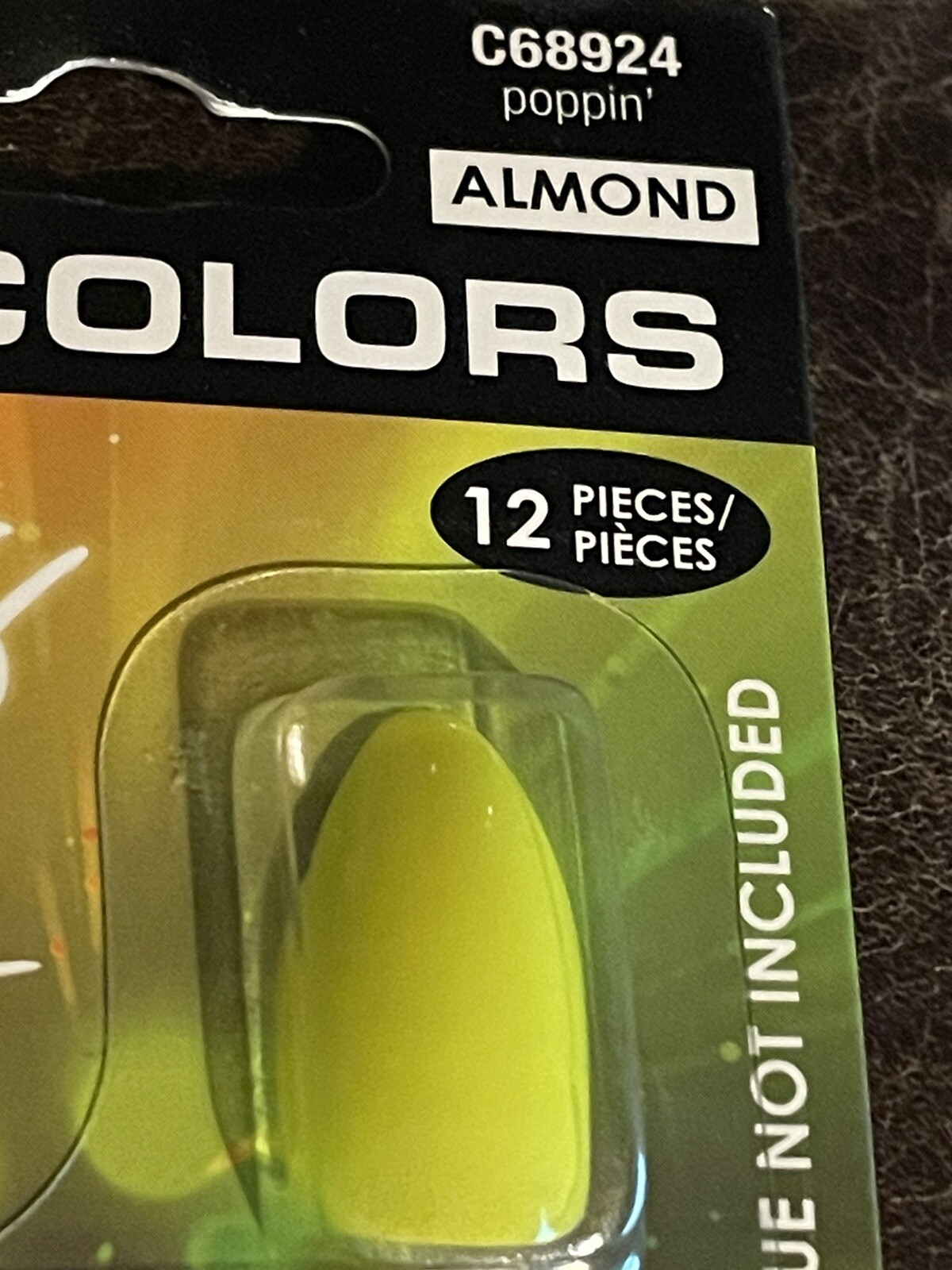 L.A. Colors Glows in Blacklight Nail Tips Almond Shaped Poppin-Yellow Color