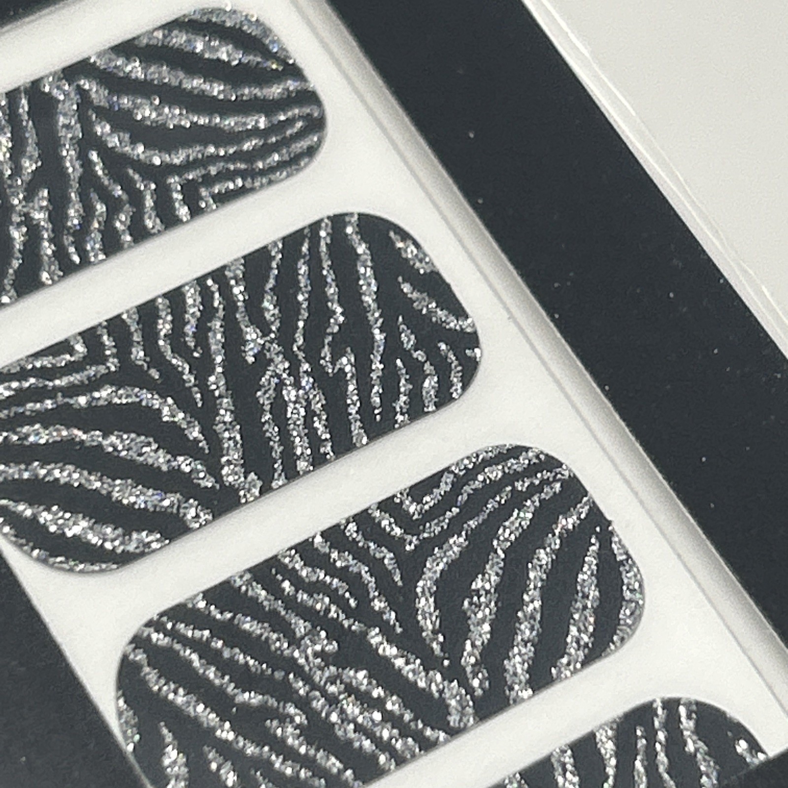 NEW Fing’rs Edge Zebra Nail Strips Art Stickers Glitter Silver Stripes #22592
