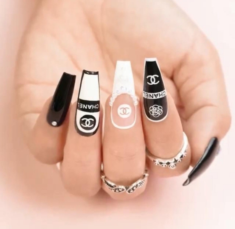 NWT NAIL ART DESIGN ONE SHEET SELF-SEAL STICKERS WHITE GLOW-IN-THE-DARK N°109!
