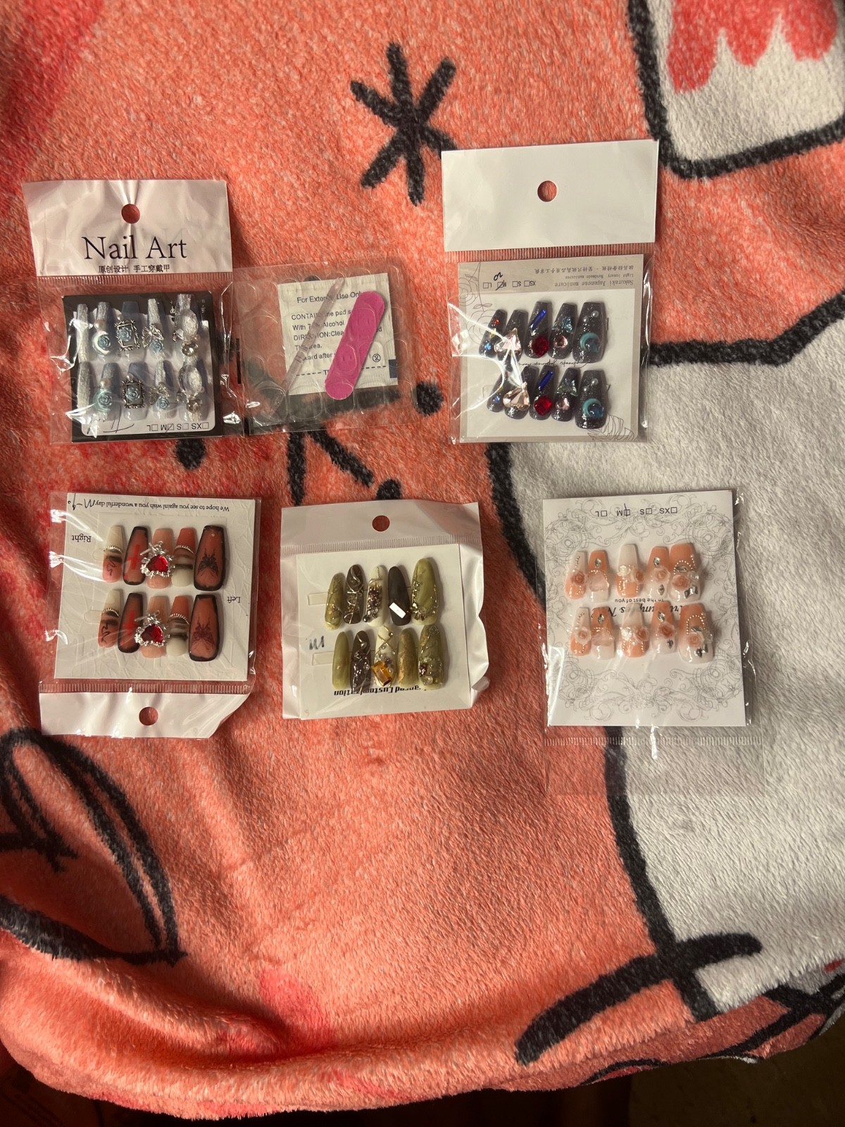 Super high quality, reusable, handmade press on nails. You get 5 pairs with glue