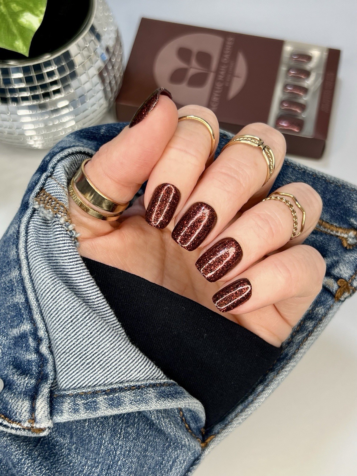 Red Aspen Press-On Nails Mocha Mania Monica Short Squoval Glitter Glue Included