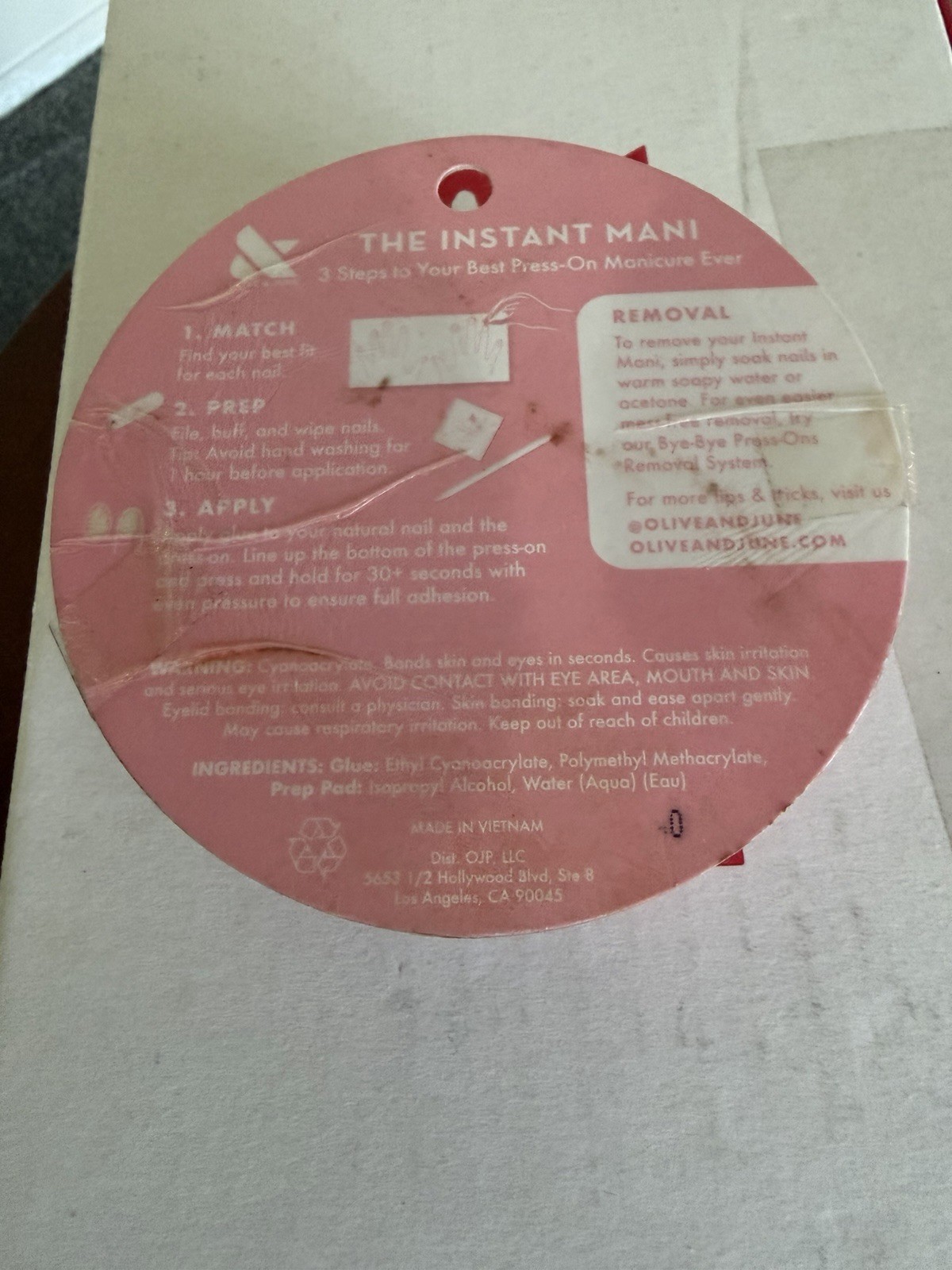 Press On Nails – Olive & June Instant Mani Oval Medium Pink Goldfish
