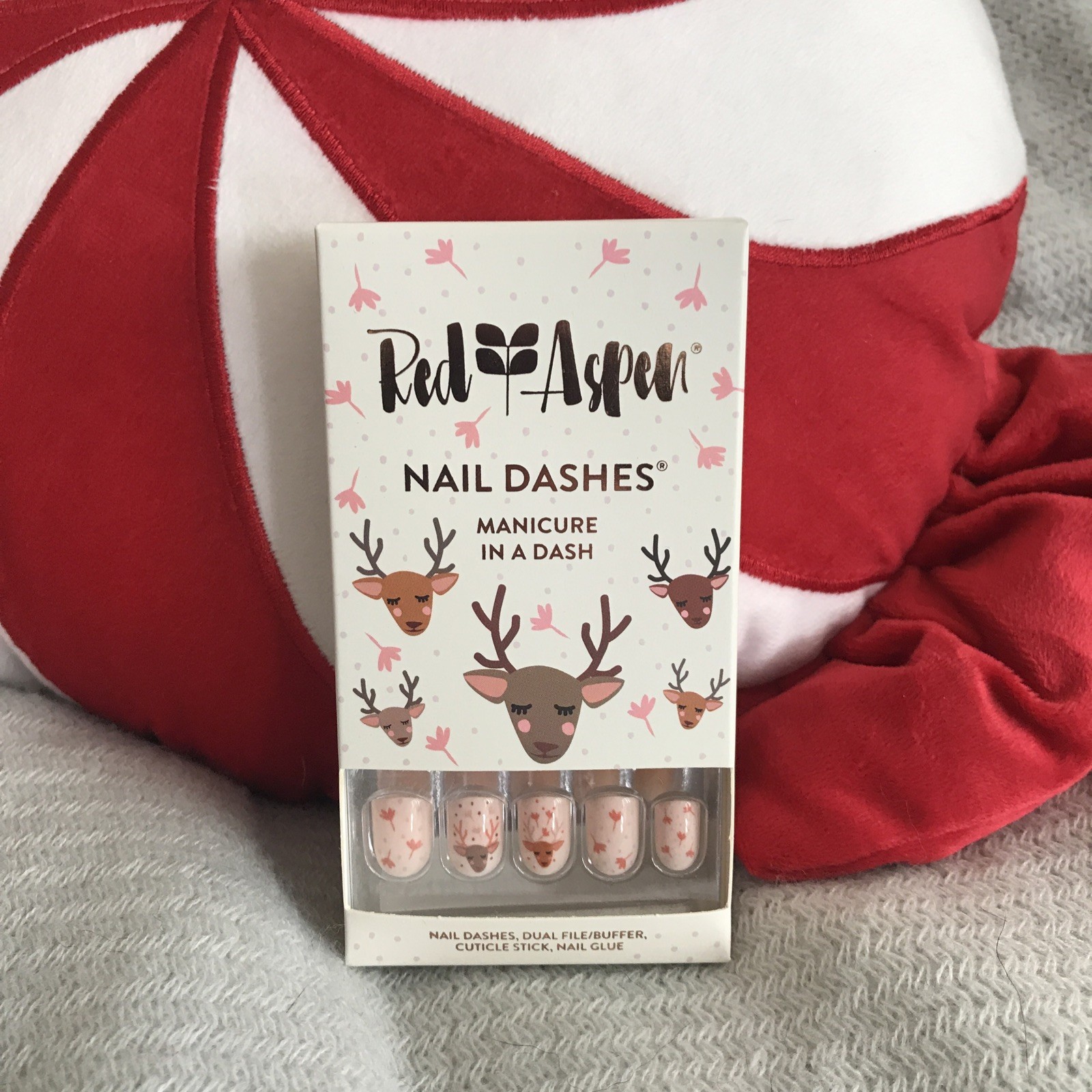 Cream W/ Deer Pattern, Short, Square, Shiny, Winter, Holiday Press On Nails