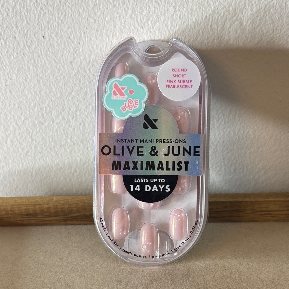 Olive & June Maximalist Instant Mani Press-On Nails – Pink Bubble Pearlescent