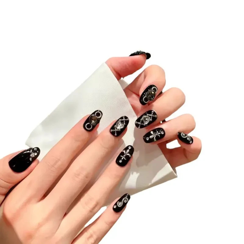 Exquisite Black Heart-Shaped Diamond Decoration Press-on Nails Gothic