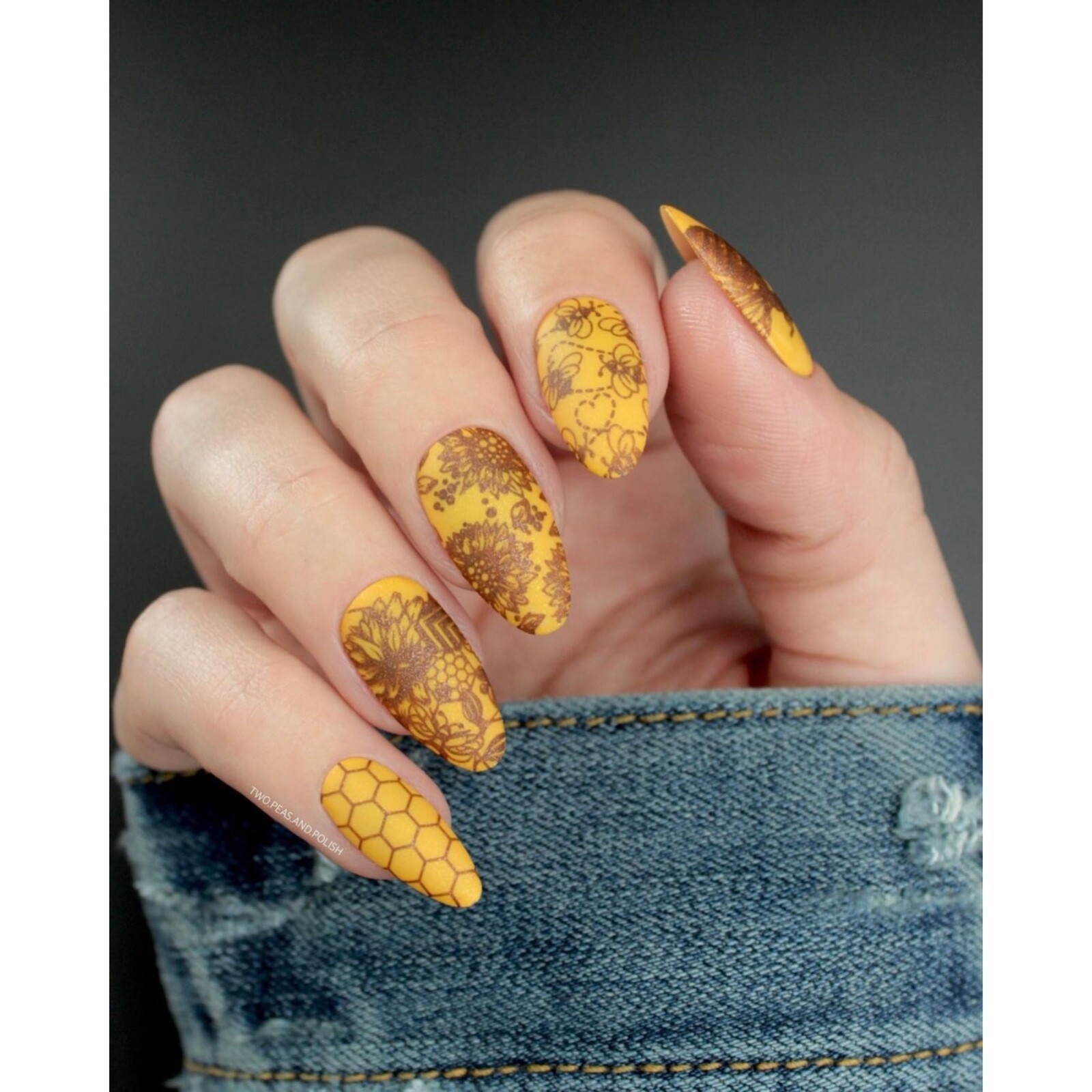 B075 Somewhere in Bee-tween Stamping Plate For Stamped Nail Art Design
