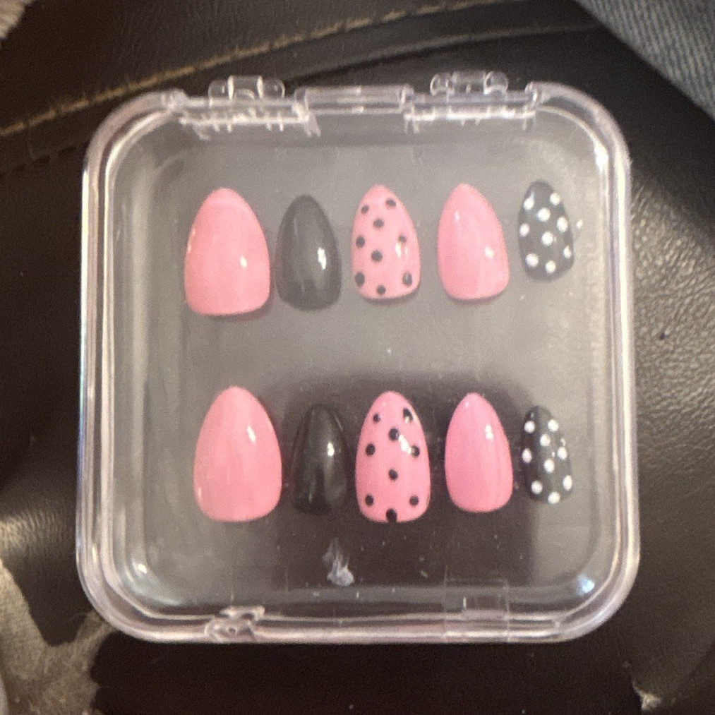 Short Oval Press-On Nails Full Cover, Shiny Pink/Black/White Polka Dot