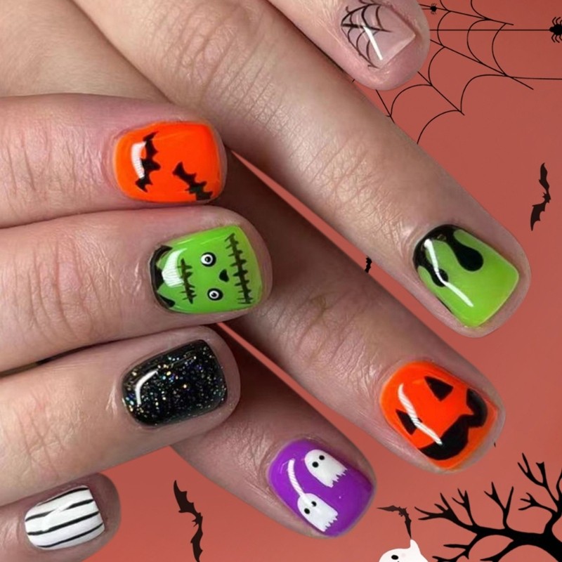 24Pieces Halloween Artificial Tips Cobweb Bat Pattern Short Square Press