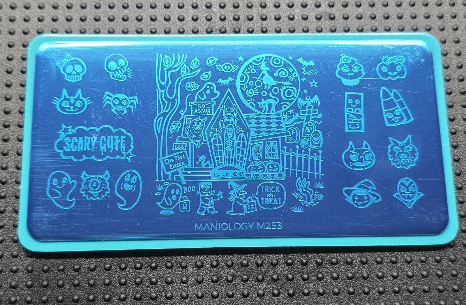 Maniology M253 Scary Cute HALLOWEEN Nail Stamp Plate Candy Corn Trick Or Treat