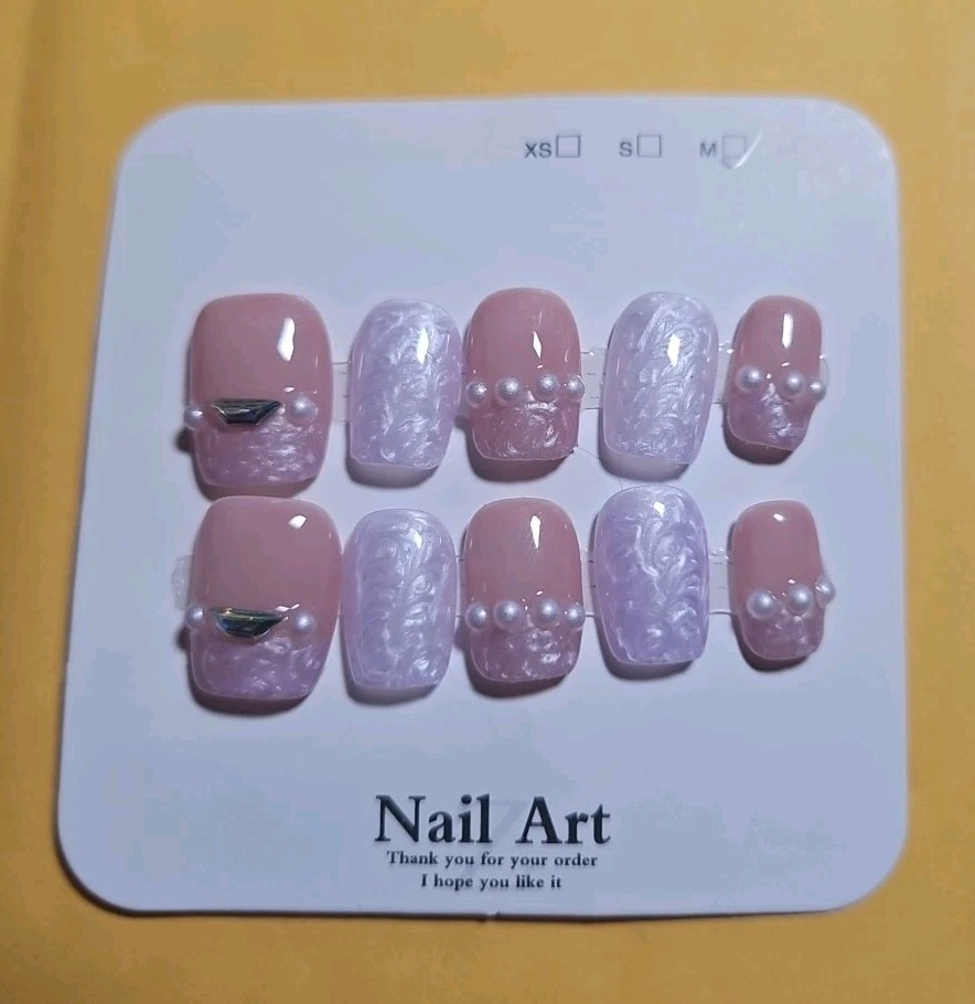 Nail Art 10PCS Short Medium Round Mother Pearl Pink With White & Gem Nails