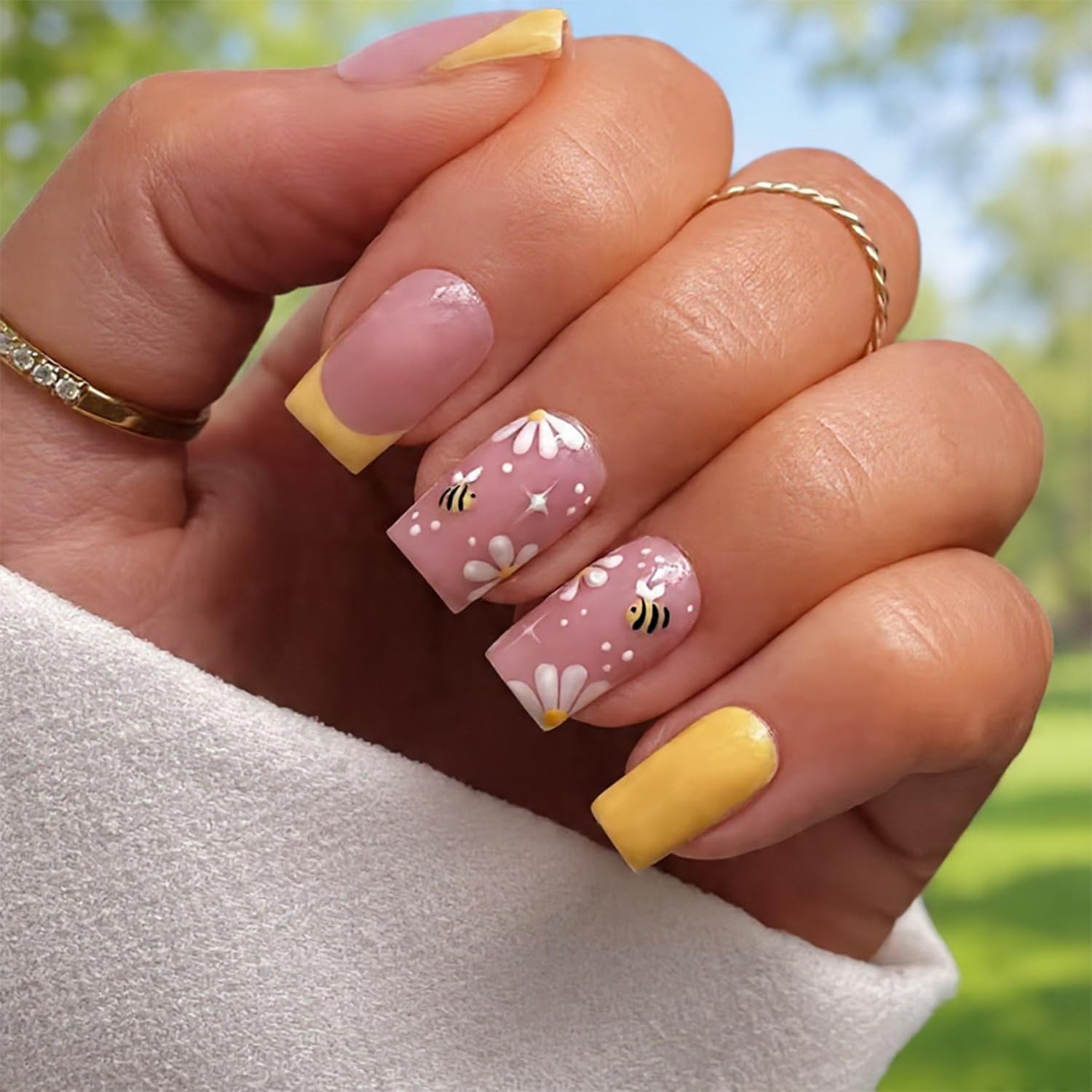 Flower Press on Nails Medium Square Spring Fake Nails with Daisy Bees French …