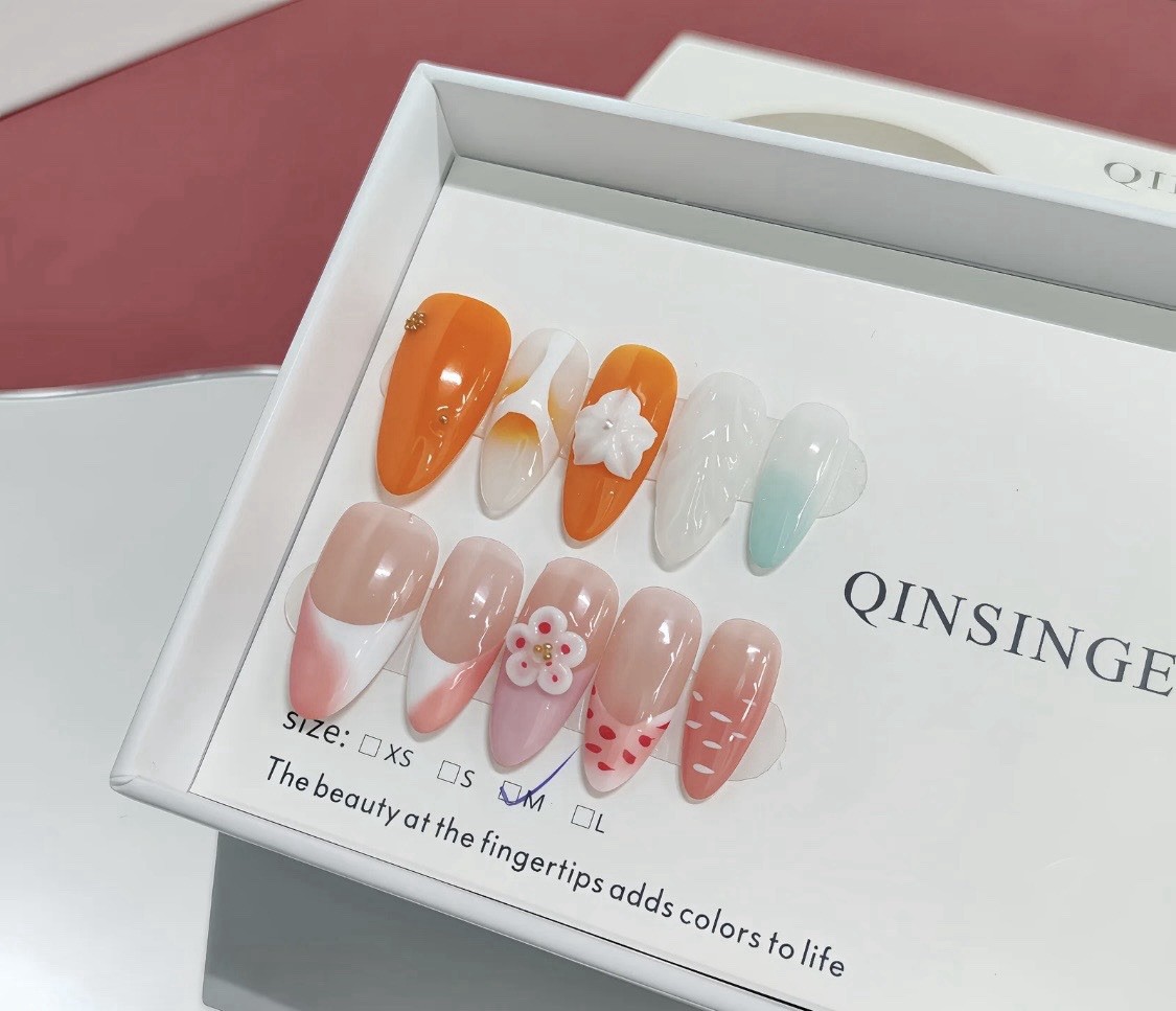 QINSINGE Red Spider Lily Press-On Nails