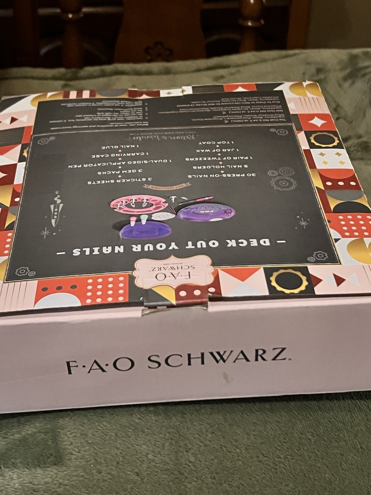 FAO SCHWARZ Street Chic Nails ~ New & Sealed ~ 47 PCS ~ Girls Press On Nails 8+