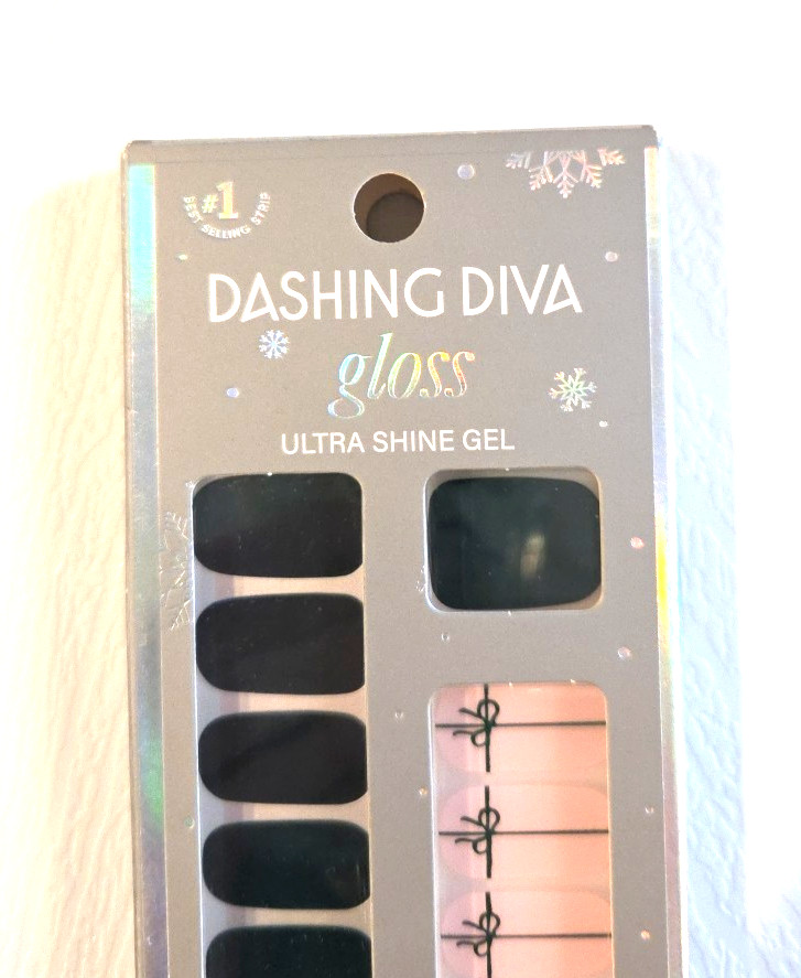 NIB Dashing Diva Green Tree Skirt Holiday Ultra Shine Gel Nail Strips 32pcs