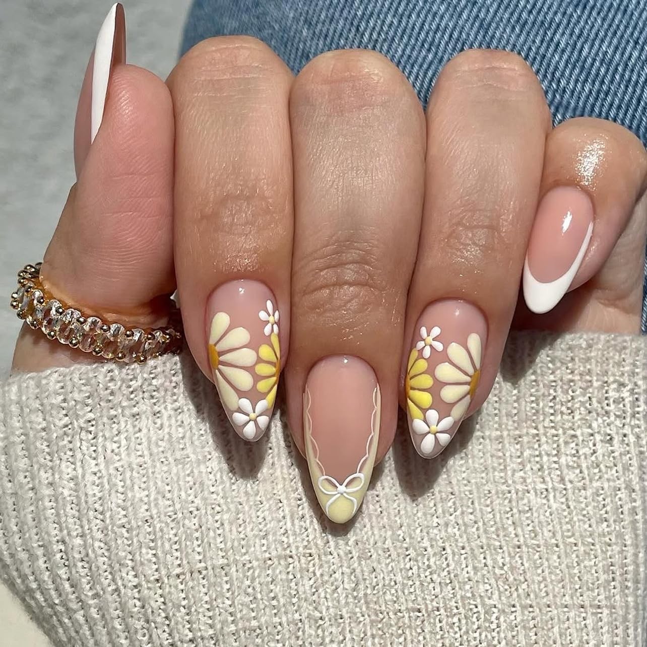 evpct Nude Yellow Flower Short Almond Press On Nails