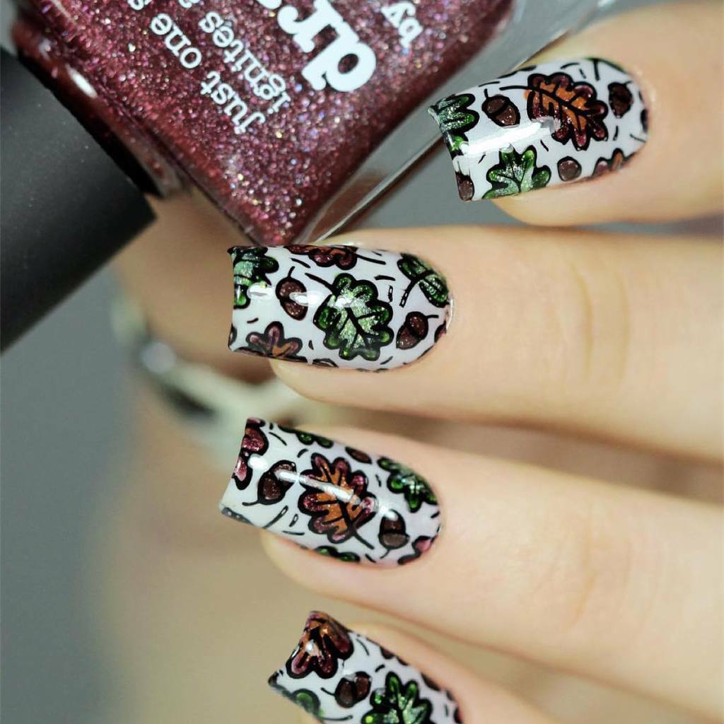B021 Autumn Tales Stamping Plate For Stamped Nail Art Design