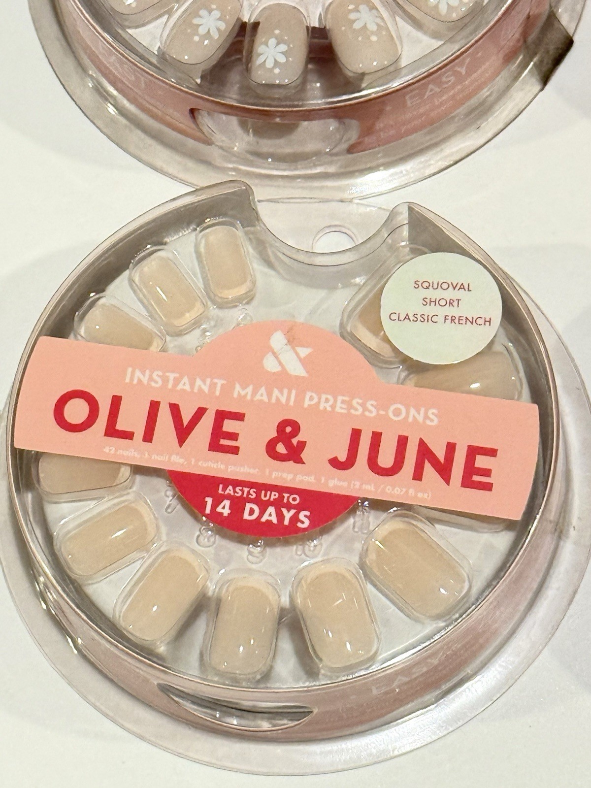 Olive and June Press-On Nails The Instant Mani Short Length Nude White Daisy X4