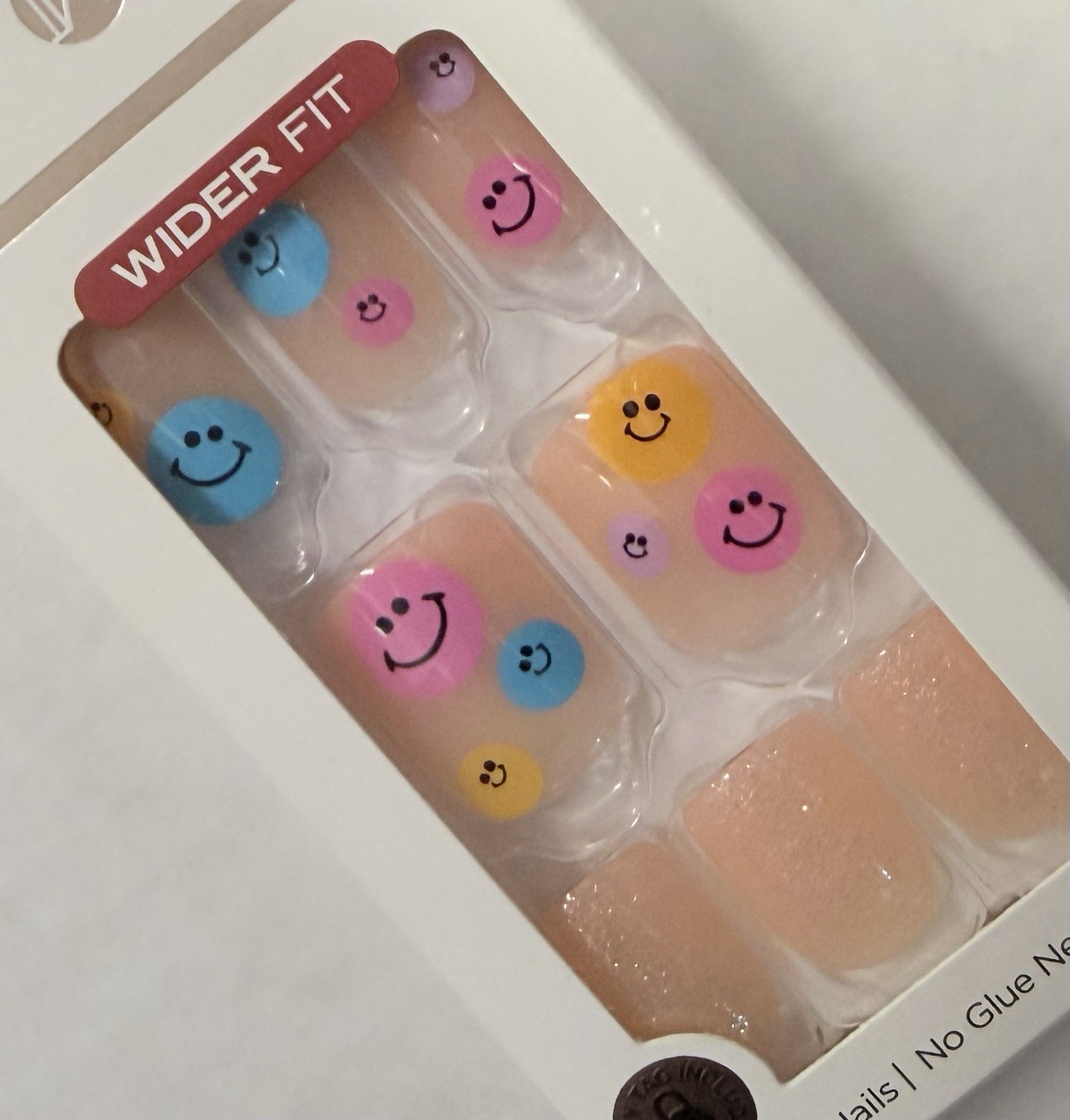 KISS Press On Nails ImPress SMILE EMOJI Short Square No Glue Needed