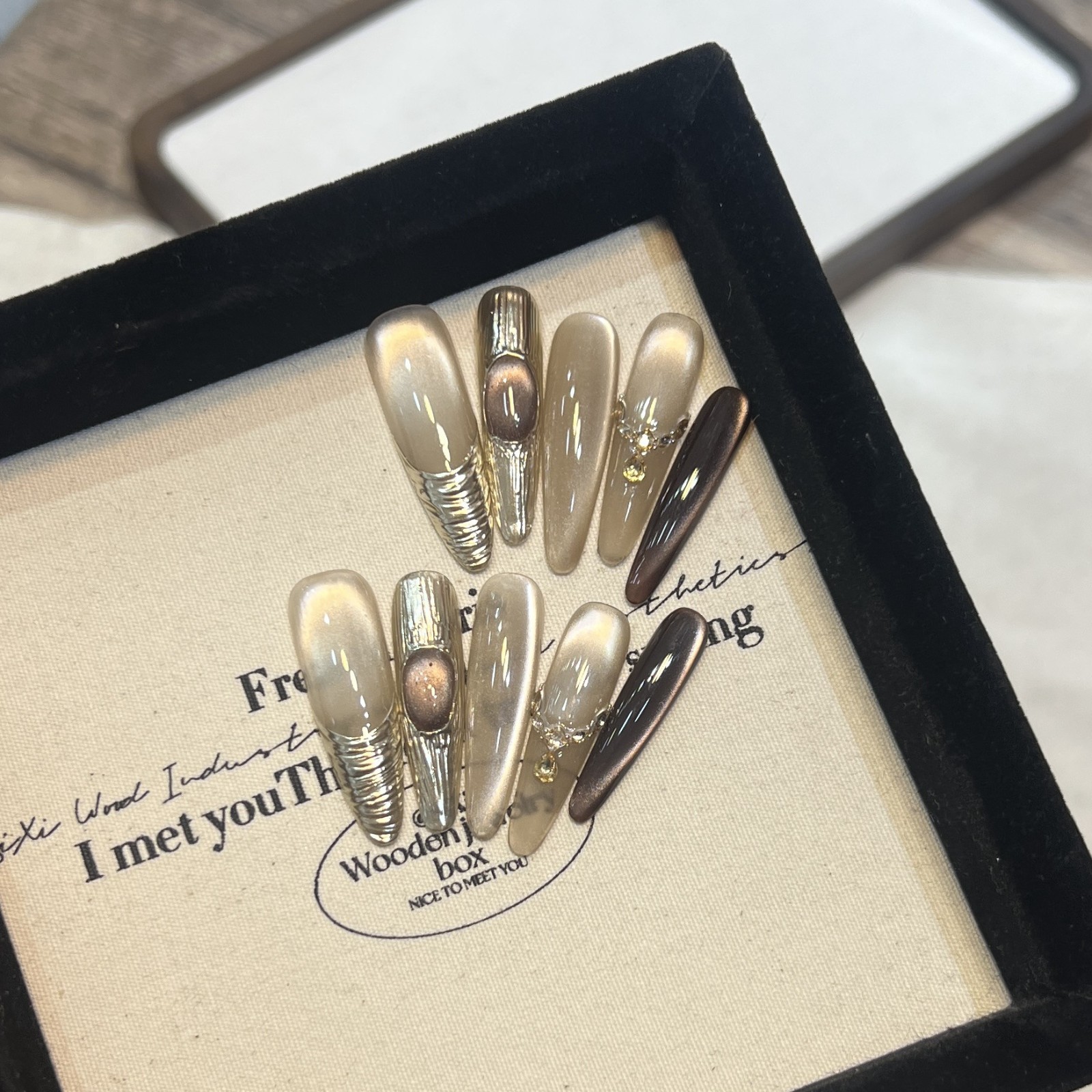 Press on nails – Amber Veil
