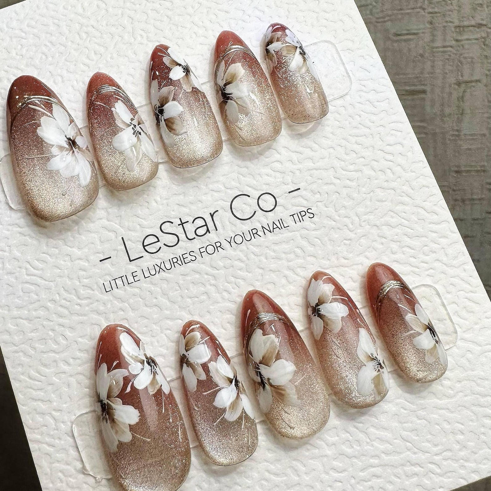 Handmade Gradient Gold Glitter White Floral Wire Medium Almond Press on Nails