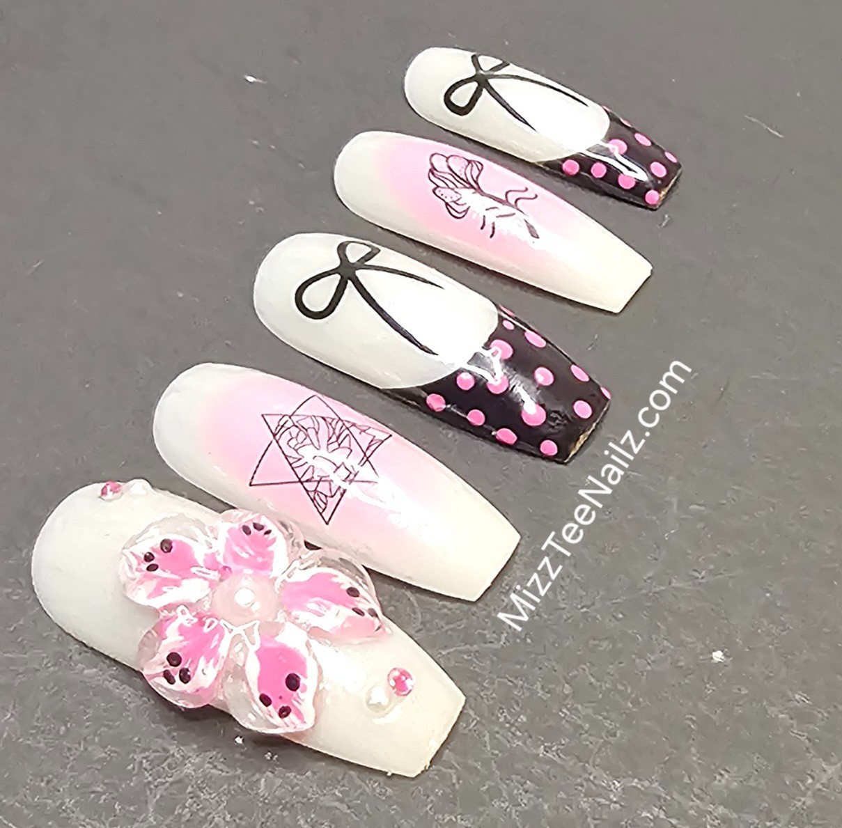 Press-On Nail Set # 104: Bloom & Bow