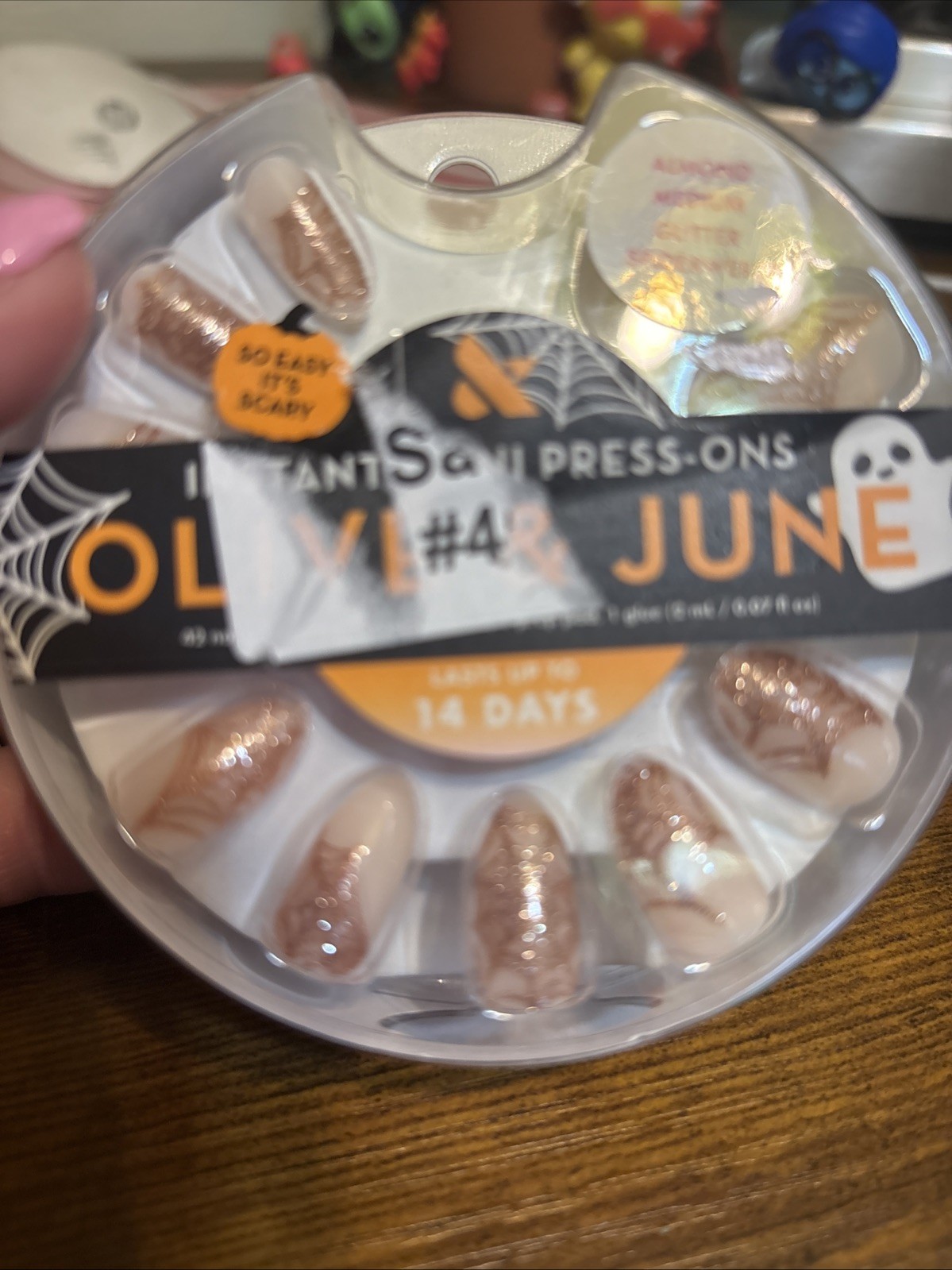 Olive & June Almond Round Glitter Spider Web Instant Mani Press In