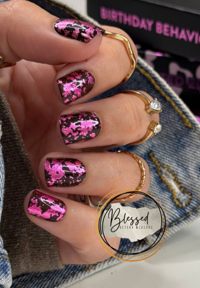 Red ASpen Press On Nails- Birthday Behavior, Bryton- Short Square Black Pink