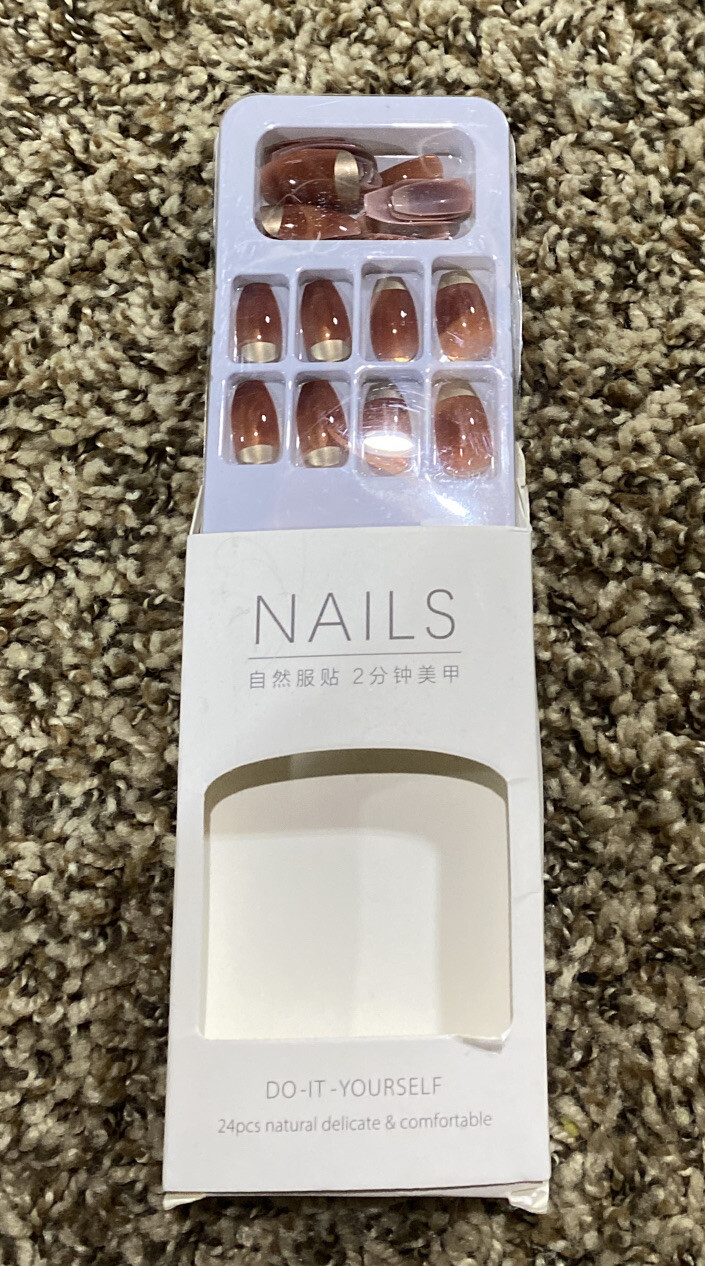 Press On Nails Do It Yourself 24 Piece Delicate & Comfortable Easy Application