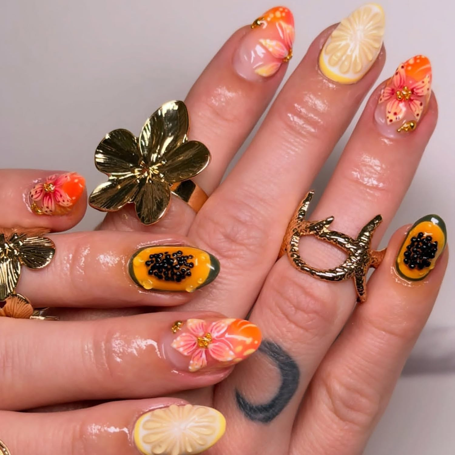 30Pcs White Flower Press on Nails Medium Almond Fake Nails Gold Lines with Chrom