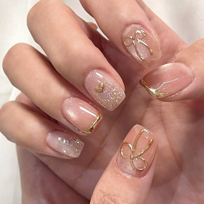 24 pcs Embossed Gold Bowknot Press-on Nails, Cat-eye Glitter Short Squoval Shape