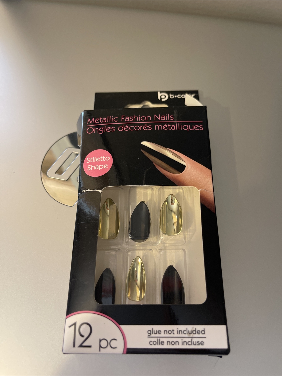 B.Color Metallic Gold/black Nails 12 PC Glue Not Included Stiletto Shape
