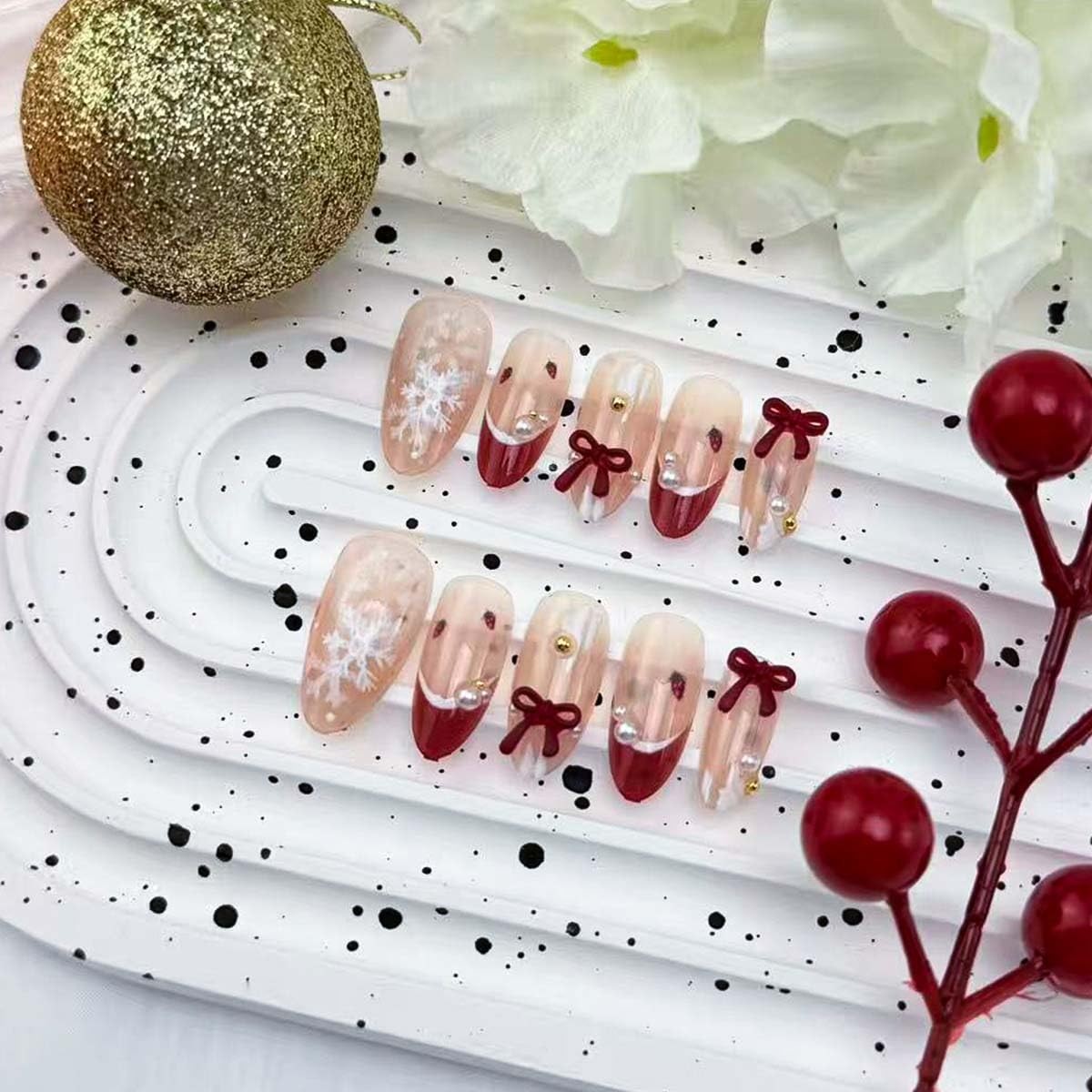 24Pcs Christmas French Tip Press on Nails Short Almon Snowflake Fake Nails Re…