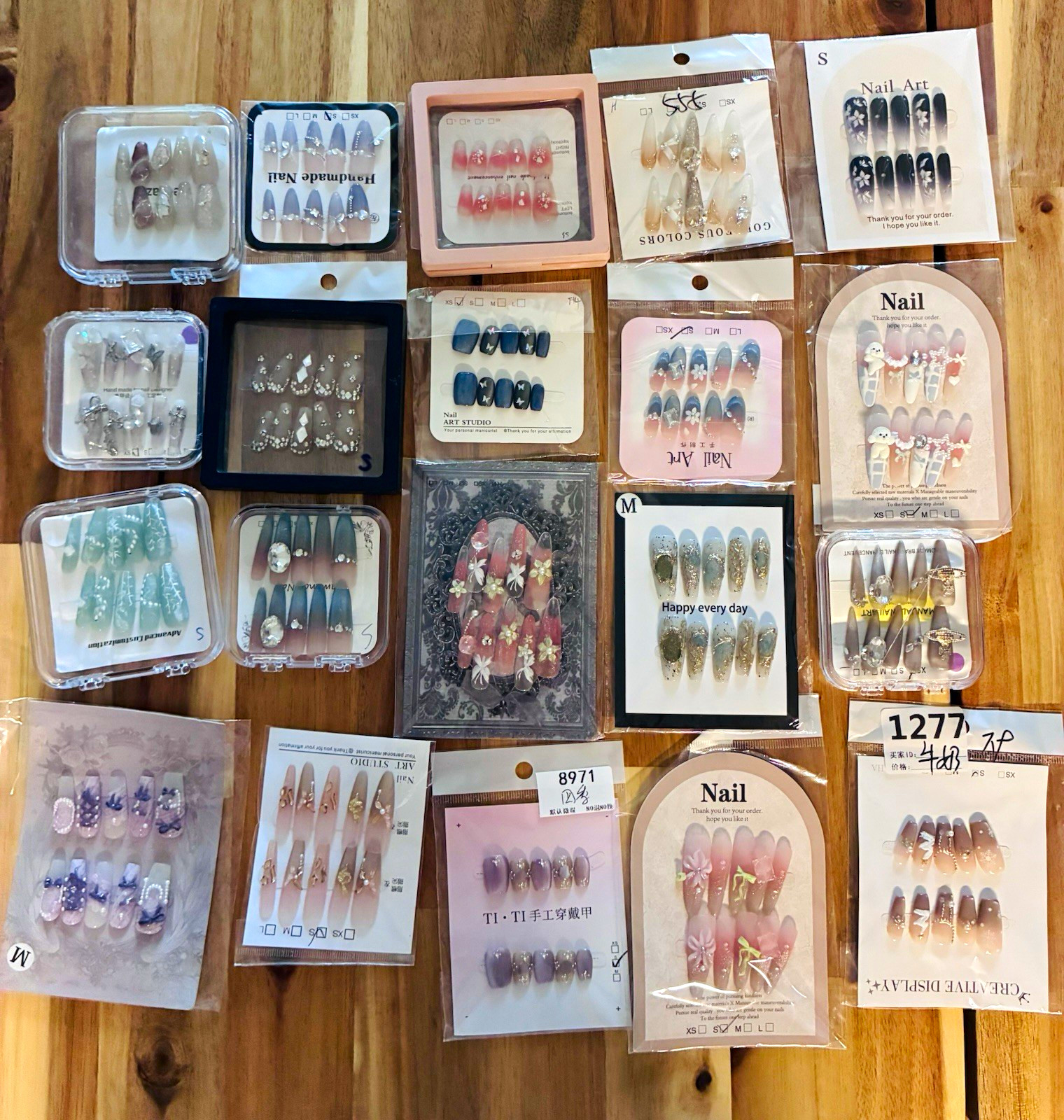 Assorted Press-On Nails Full Cover Medium 2.9usd per hand