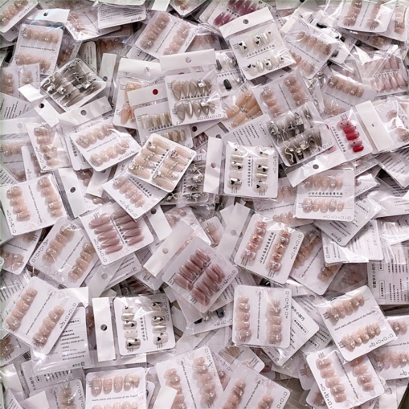 40 Pieces of Nail Art with Random Hand-pressed Stud Combinations for Nail Art