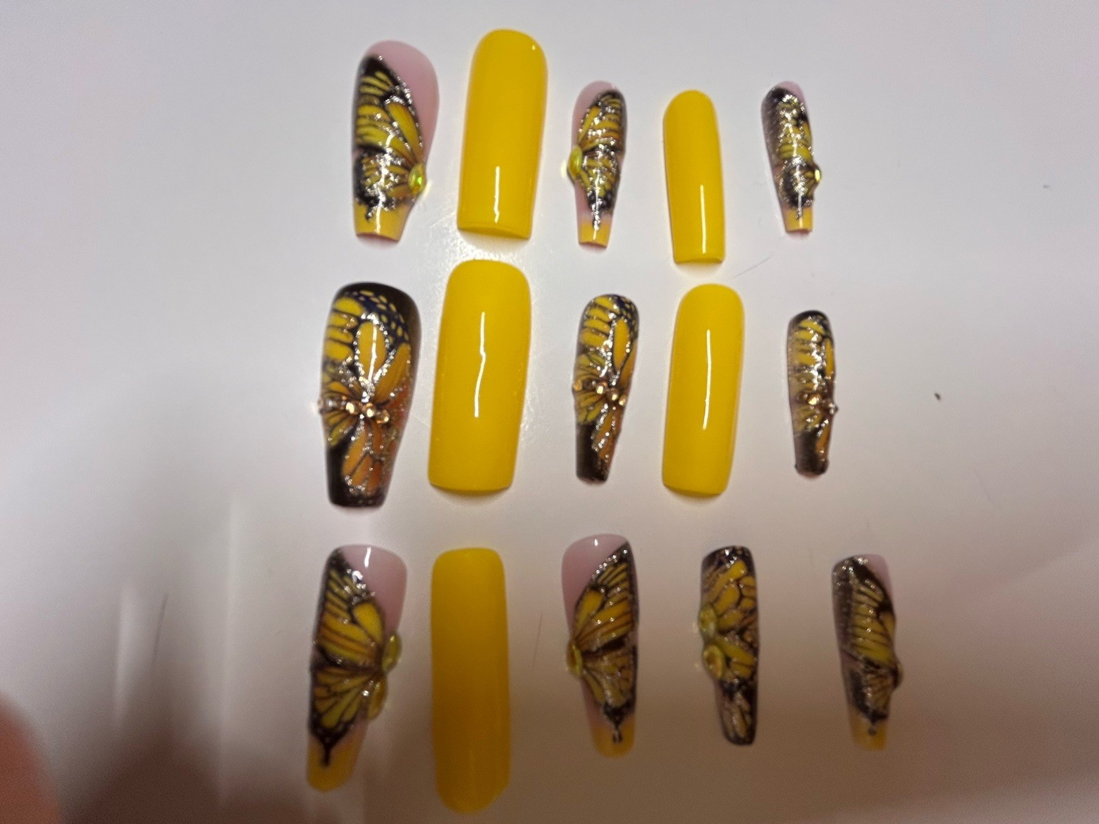 press on nails Read Description